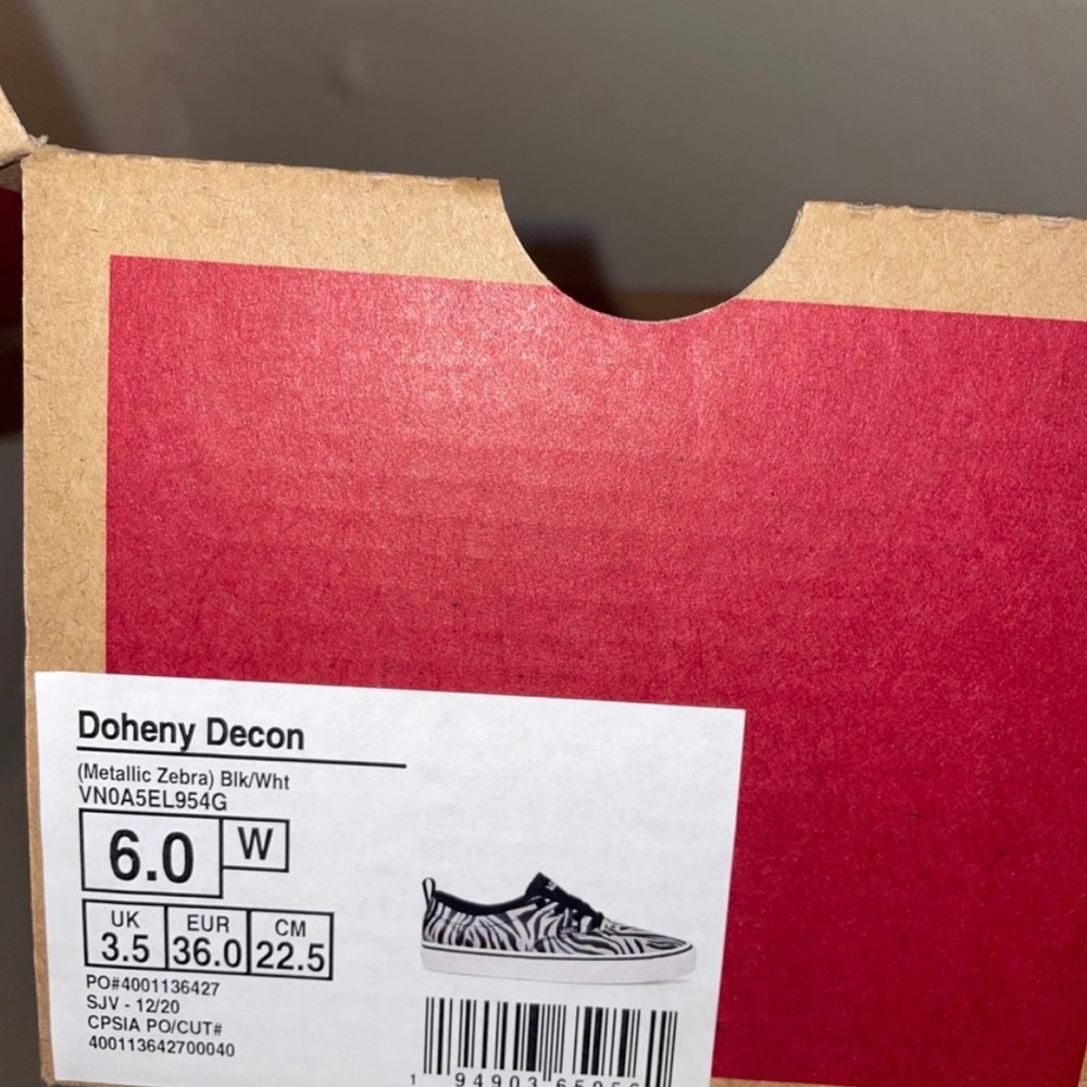 Vans - Picture 3 of 4